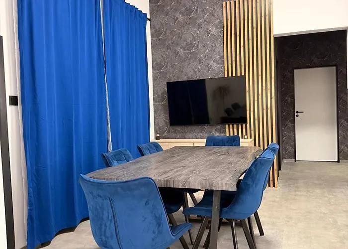 Deluxe Apartment *